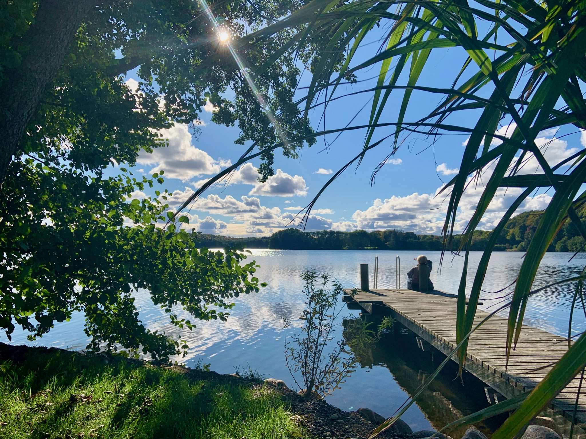 stocksee-natur-athmosphaere-bootssteg-himmel-wolken-sonne